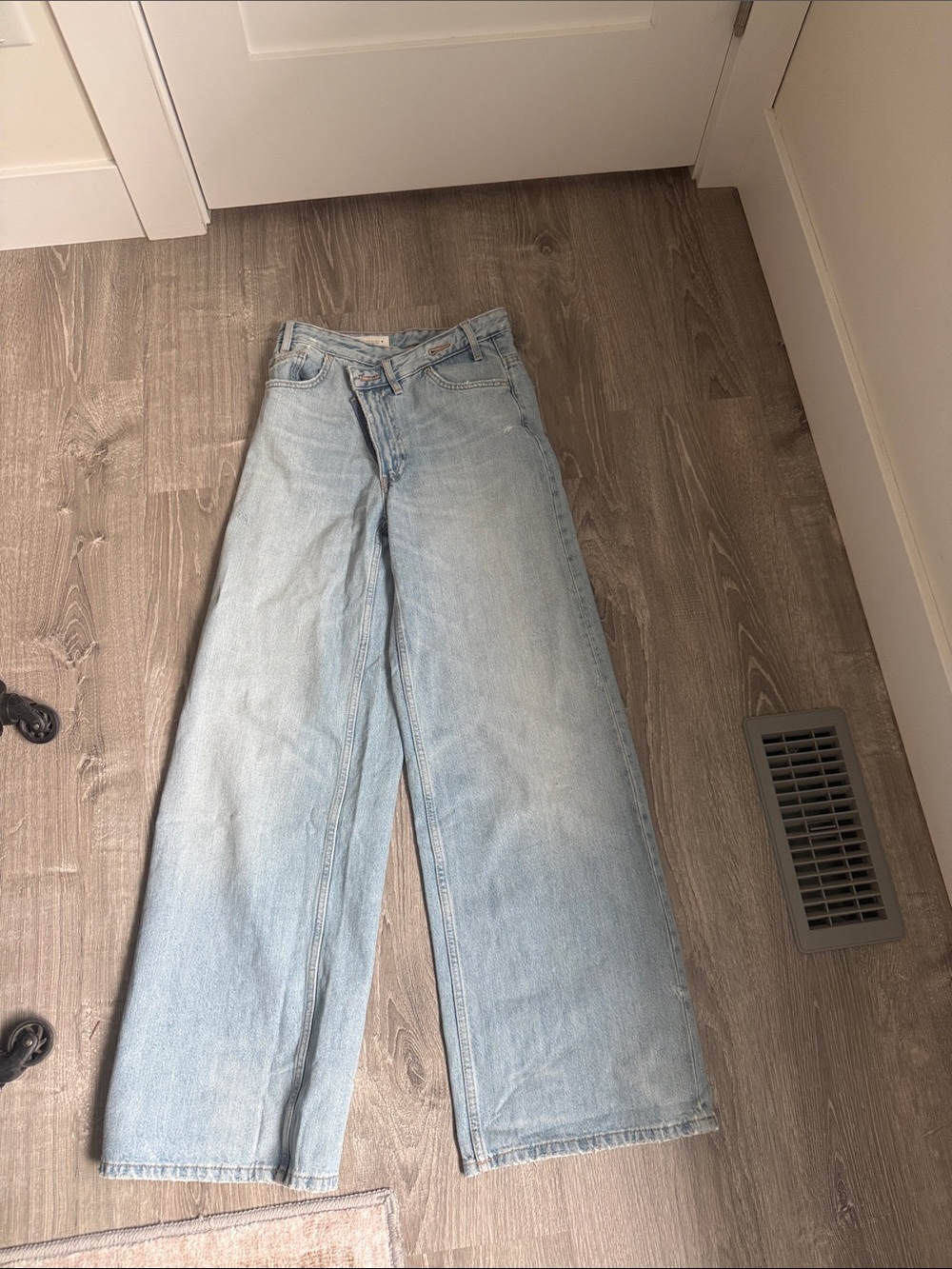 Wide-Leg Light Blue Women's Jeans